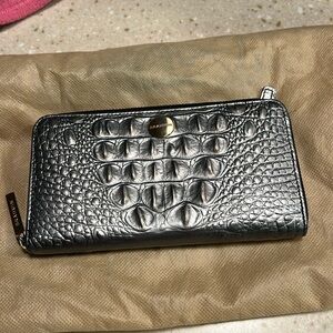 Brahmin Zip around Wallet